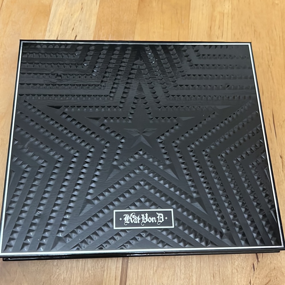 Kat Von D Star Stud Eyeshadow palette - Picture 4 of 4
